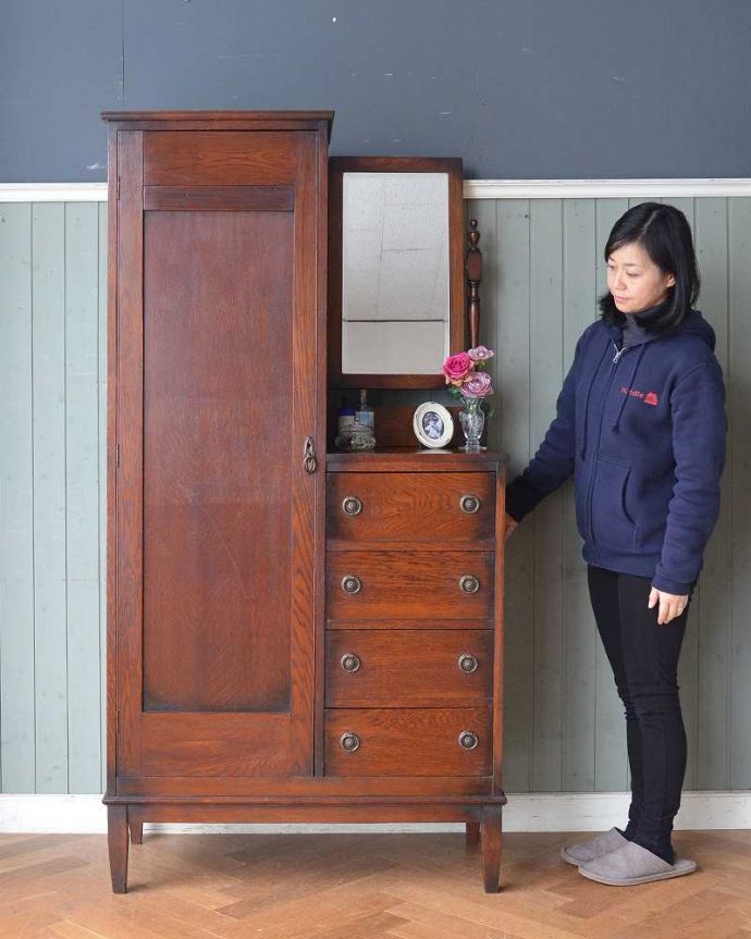 アンティークのキャビネット アンティーク家具 英国らしい紳士のアンティーク家具、お洒落なワードローブ。実は隠れた人気モノのアンティークアンティーク家具の中でリクエストが多いワードローブ。(j-2138-f)
