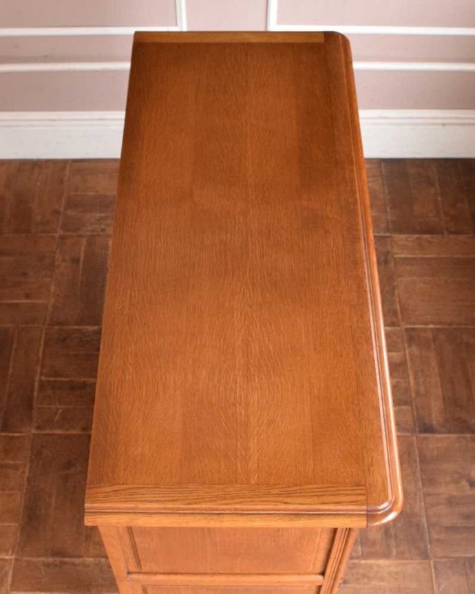 アンティークのキャビネット　アンティーク家具　プロヴァンス香るアンティーク家具、引き出し付きのフレンチキャビネット。上から見てみると･･･もちろん、上から見てもキレイです。(j-2140-f)