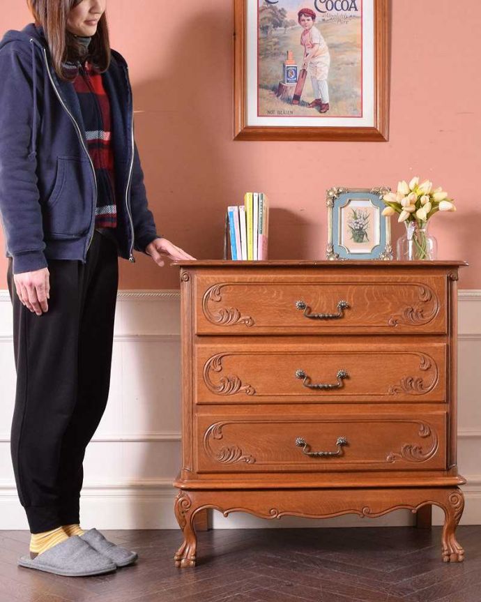 アンティークのチェスト　アンティーク家具　南仏スタイルのキレイなアンティーク家具、エレガントなフレンチチェスト。美しい曲線美がフランスらしいんです。(j-2145-f)