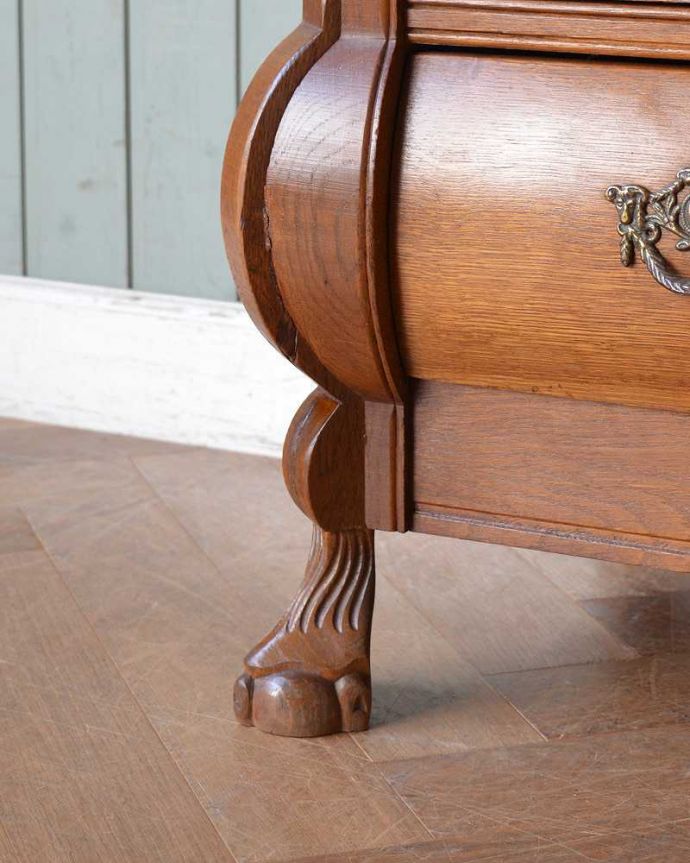 アンティークのチェスト　アンティーク家具　南フランスらしい優雅なアンティーク家具、どこでも大活躍してくれる小ぶりな３段チェスト（コモード）。女性1人でラクラク運べちゃう仕掛けHandleのアンティークは、脚の裏にフェルトキーパーをお付けしています。(j-2148-f)