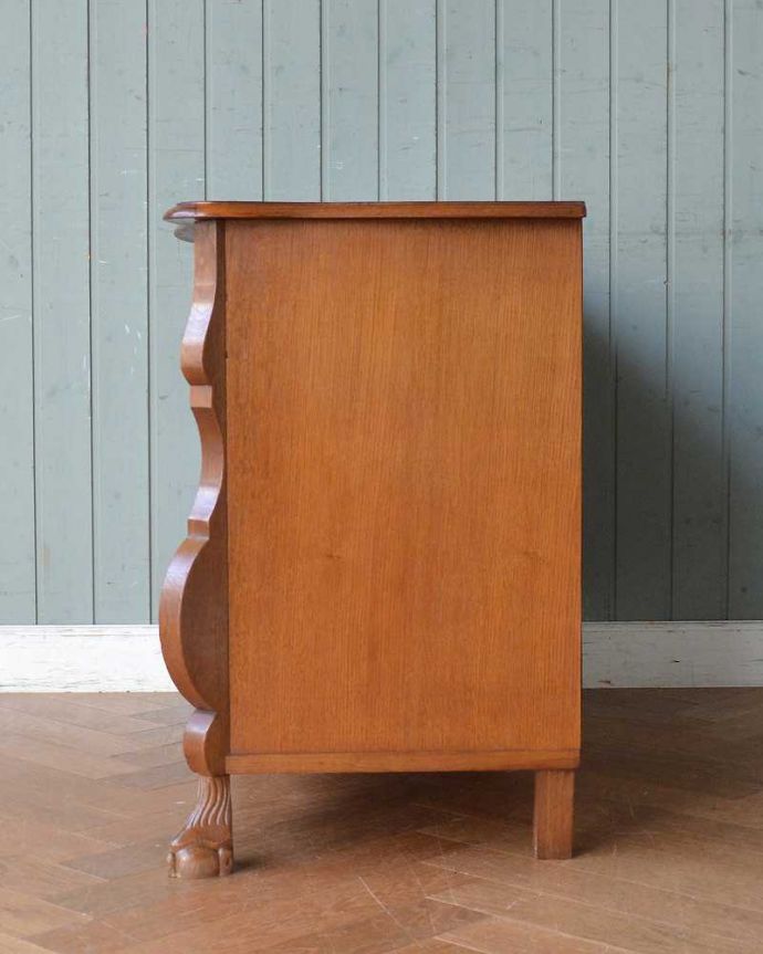 アンティークのチェスト　アンティーク家具　南フランスらしい優雅なアンティーク家具、どこでも大活躍してくれる小ぶりな３段チェスト（コモード）。横から見てもステキ横から見るとこんな感じ。(j-2148-f)