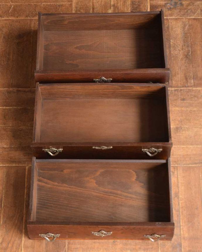 アンティークのチェスト　アンティーク家具　南仏プロヴァンスのアンティーク家具、大人色のアンティークチェスト（コモード）。キレイに修復したので、何を入れてもOKです。(j-2149-f)