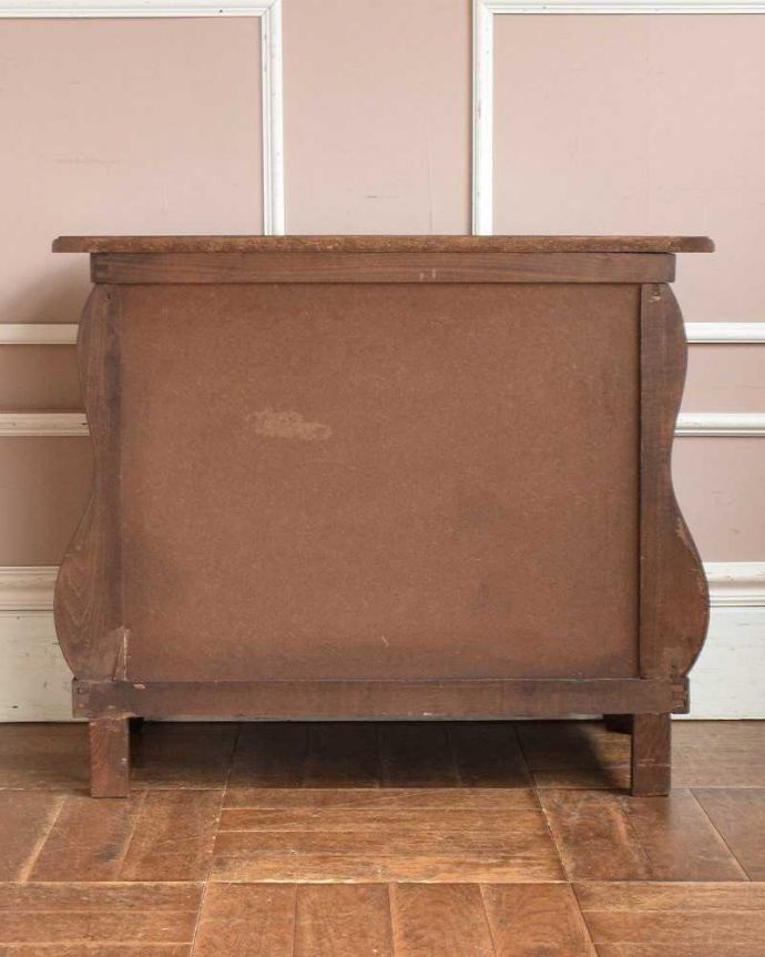 アンティークのチェスト　アンティーク家具　南仏プロヴァンスのアンティーク家具、大人色のアンティークチェスト（コモード）。修復したので後姿もキレイですアンティークは新品ではないので、もちろん経年変化によるキズはありますが、専門の職人がキレイに修復したので、後ろ姿もキレイです。(j-2149-f)