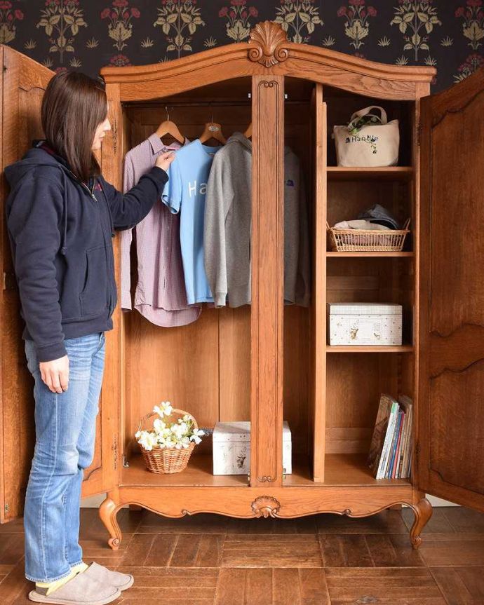ワードローブ　アンティーク家具　フランスのゴージャスなアンティーク家具、収納力たっぷりのワードローブ。身支度する時間も優雅に扉を開ける度に優雅な気分に浸れるから、毎日の身支度時間も楽しめます。(j-2151-f)