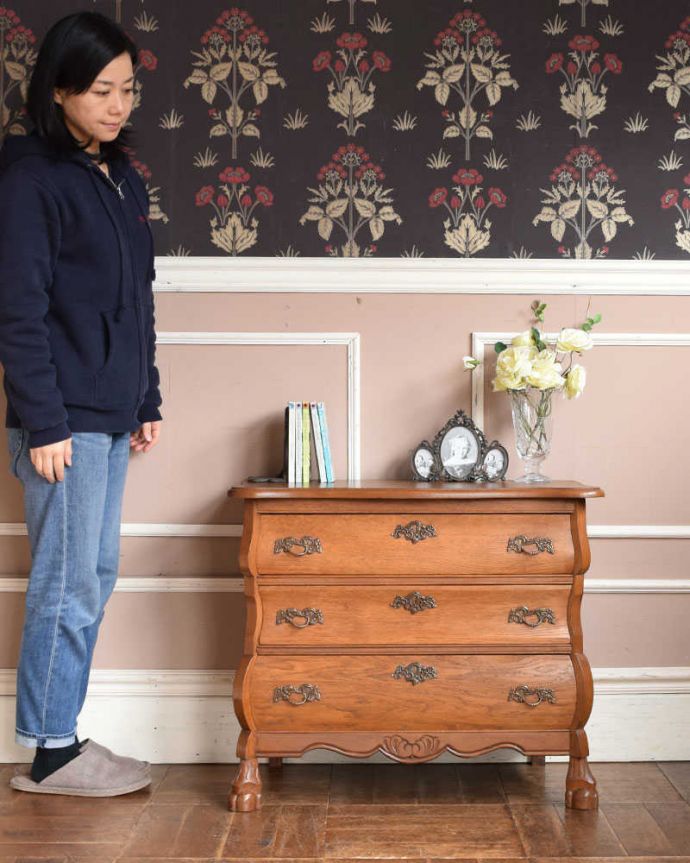 アンティークのチェスト　アンティーク家具　フランス輸入のアンティーク家具、オーク材の３段チェスト（コモード）。美しい曲線美がフランスらしいんです。(j-2153-f)