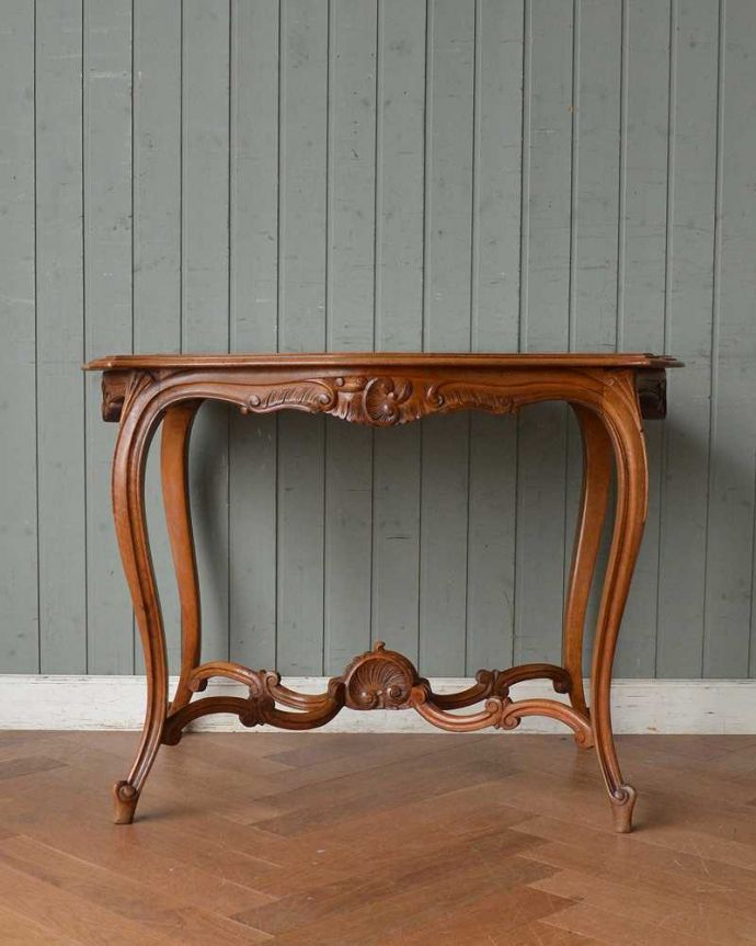 アンティークのテーブル　アンティーク家具　フランスのアンティーク家具、ウォルナット材のオケージョナルテーブル。クルッと回転。(j-2154-f)