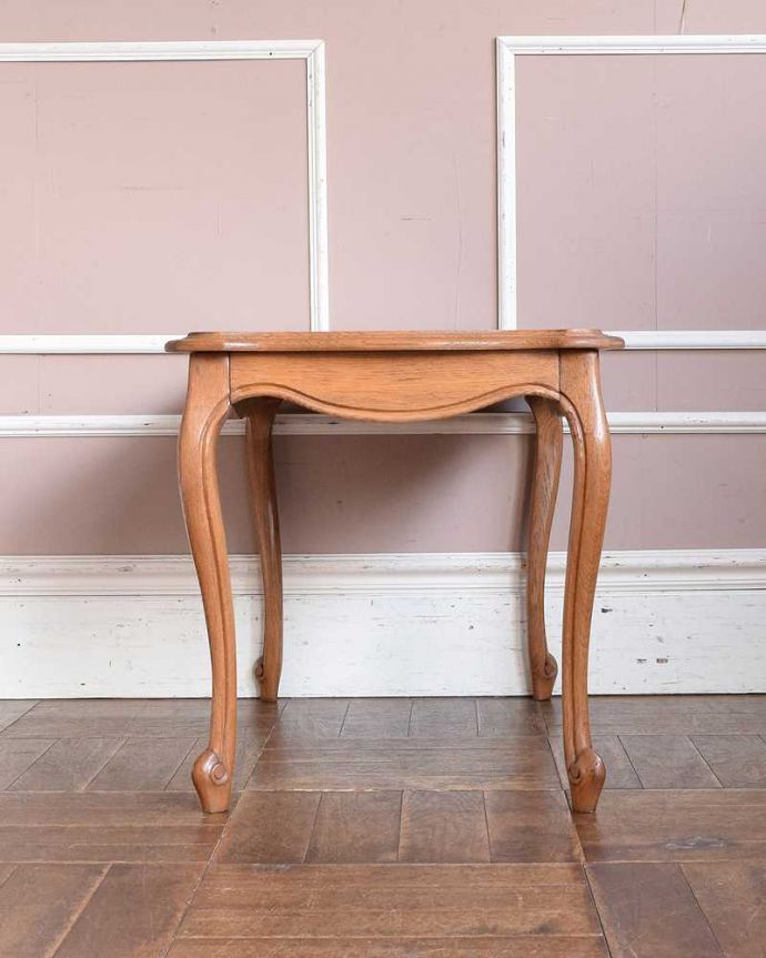 アンティークのテーブル　アンティーク家具　美しいパーケット柄の天板に注目！フランスで見つけたアンティークコーヒーテーブル 。横から見てもステキ横から見るとこんな感じ。(j-2155-f)