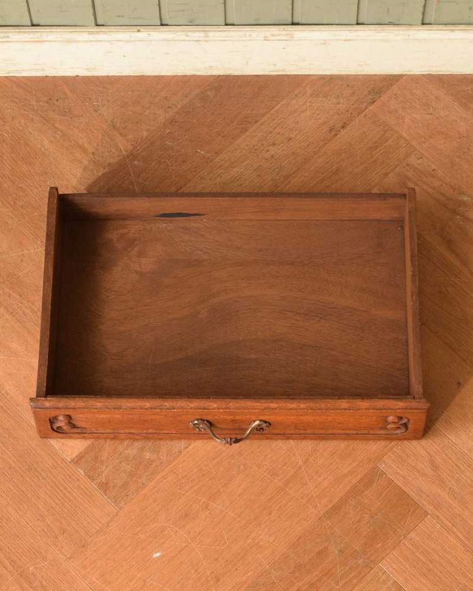 アンティークのキャビネット　アンティーク家具　フランス輸入の素敵なアンティーク家具、木製のキャビネット。引き出しの中も、何を入れてもOKです。(j-2156-f)