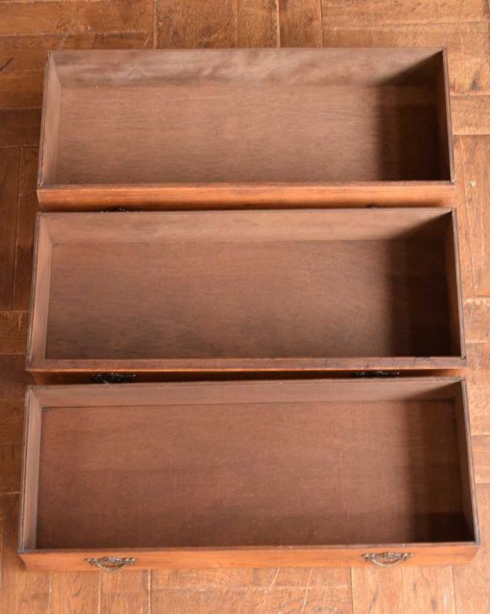 アンティークのチェスト　アンティーク家具　南フランスの優雅なアンティーク家具、ワイドタイプのフレンチチェスト（コモード） 。キレイに修復したので、何を入れてもOKです。(j-2158-f)