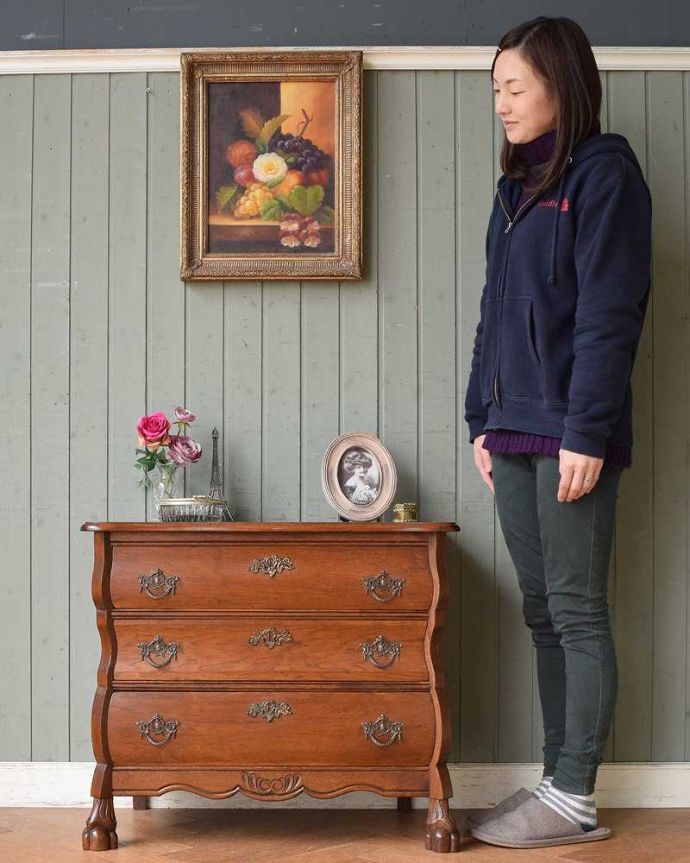 アンティークのチェスト　アンティーク家具　南フランススタイルの優雅なアンティーク家具、小ぶりな３段チェスト（コモード） 。美しい曲線美がフランスらしいんです。(j-2161-f)