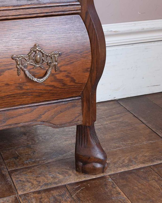 アンティークのチェスト　アンティーク家具　南フランスの美しいアンティーク家具、小ぶりな３段チェスト（コモード）。女性1人でラクラク運べちゃう仕掛けHandleのアンティークは、脚の裏にフェルトキーパーをお付けしています。(j-2162-f)