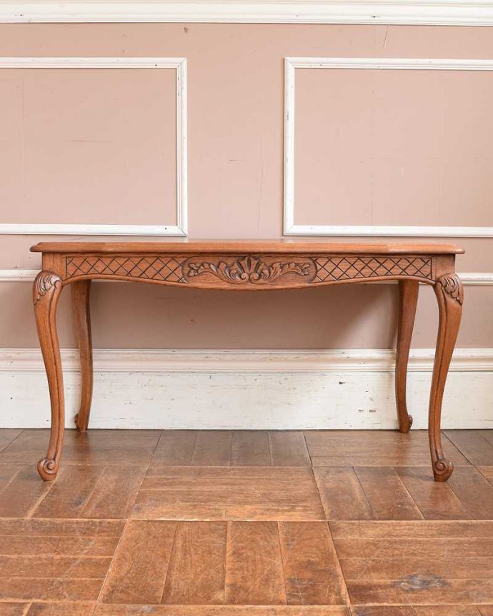 アンティークのテーブル　アンティーク家具　天板の模様が美しいアンティークフランス家具、脚がキレイなコーヒーテーブル。横から見てもステキ横から見るとこんな感じ。(j-2163-f)