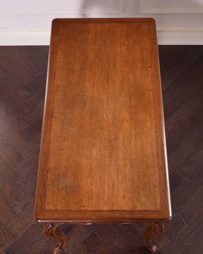 アンティークのテーブル アンティーク家具 フランス輸入の美しいアンティーク家具、ドローリーフテーブル(伸張式コーヒーテーブル)。上から見るとこんな形リーフを開く前はこんな形です。(j-2166-f)