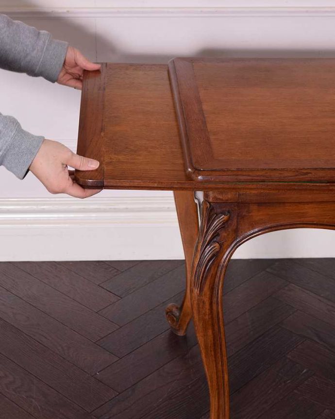 アンティークのテーブル アンティーク家具 フランス輸入の美しいアンティーク家具、ドローリーフテーブル(伸張式コーヒーテーブル)。あっという間にサイズが変えれます。(j-2166-f)
