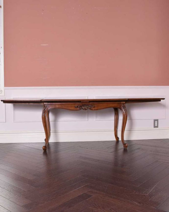 アンティークのテーブル アンティーク家具 フランス輸入の美しいアンティーク家具、ドローリーフテーブル(伸張式コーヒーテーブル)。両方開くとかなり大きなサイズ!フランスサイズなので、両方開くとかなり大きなダイニング。(j-2166-f)