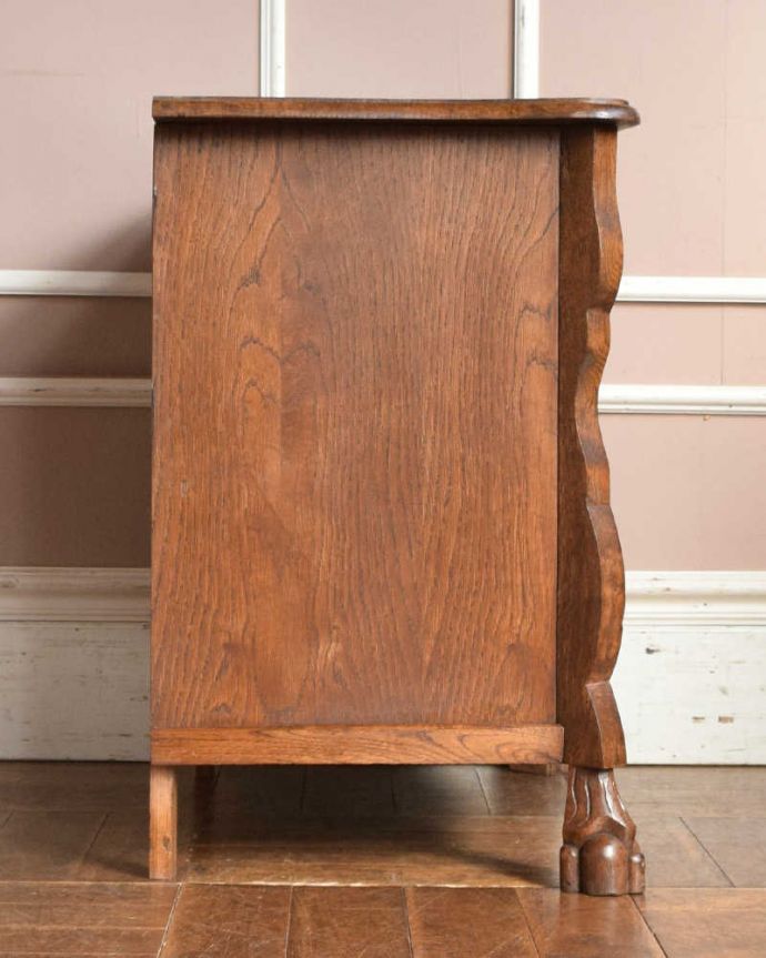 アンティークのチェスト　アンティーク家具　南フランススタイルの優雅なアンティーク家具、取っ手と脚まで美しいコモード（チェスト）。横から見てもステキ横から見るとこんな感じ。(j-2174-f)