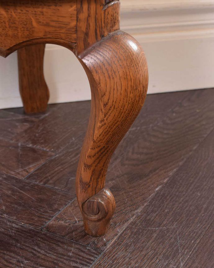 アンティークのチェスト　アンティーク家具　南フランスのアンティーク家具、寝室で使えるベッドサイドチェスト。女性1人でもラクラク運べますHandleのアンティークは、脚の裏にフェルトキーパーをお付けしています。(j-2185-f)