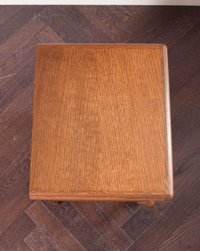 アンティークのチェスト　アンティーク家具　南フランスのアンティーク家具、寝室で使えるベッドサイドチェスト。何を置いて楽しもうかな・・・天板も修復する際、塗装もキレイに仕上げたので、いろんなものを乗せて楽しんで下さい。(j-2185-f)