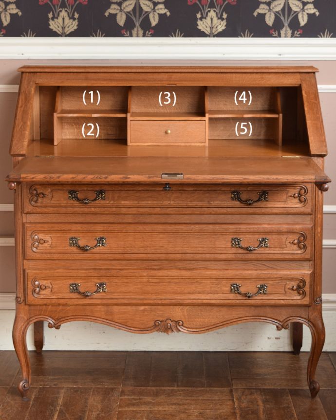 ビューロー　アンティーク家具　フレンチスタイルのエレガントなアンティーク家具ライティングビューロー。お片付け上手になっちゃう仕切り細々としたものがキレイに収納できるように細かく仕切られているので、いろんなものをスッキリ片付けられます。(j-2187-f)
