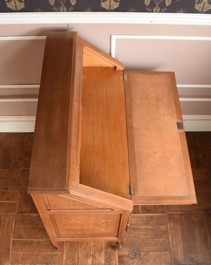 ビューロー　アンティーク家具　フレンチスタイルのエレガントなアンティーク家具ライティングビューロー。デスクの天板もキレイです気になるデスクの天板も専門の職人がキレイに仕上げました。(j-2187-f)