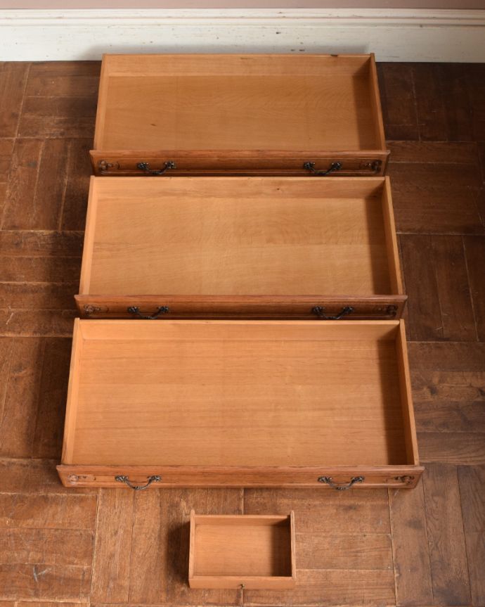 ビューロー　アンティーク家具　フレンチスタイルのエレガントなアンティーク家具ライティングビューロー。引き出しの中も･･･もちろん引き出しの中もキレイに仕上げました。(j-2187-f)