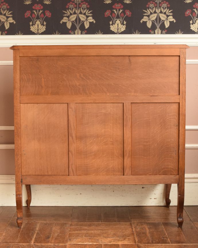 ビューロー　アンティーク家具　フレンチスタイルのエレガントなアンティーク家具ライティングビューロー。後ろ姿にもうっとりアンティークは新品ではないので経年変化によるキズはありますがしっかりお直しをしているので、安心してお使いください。(j-2187-f)