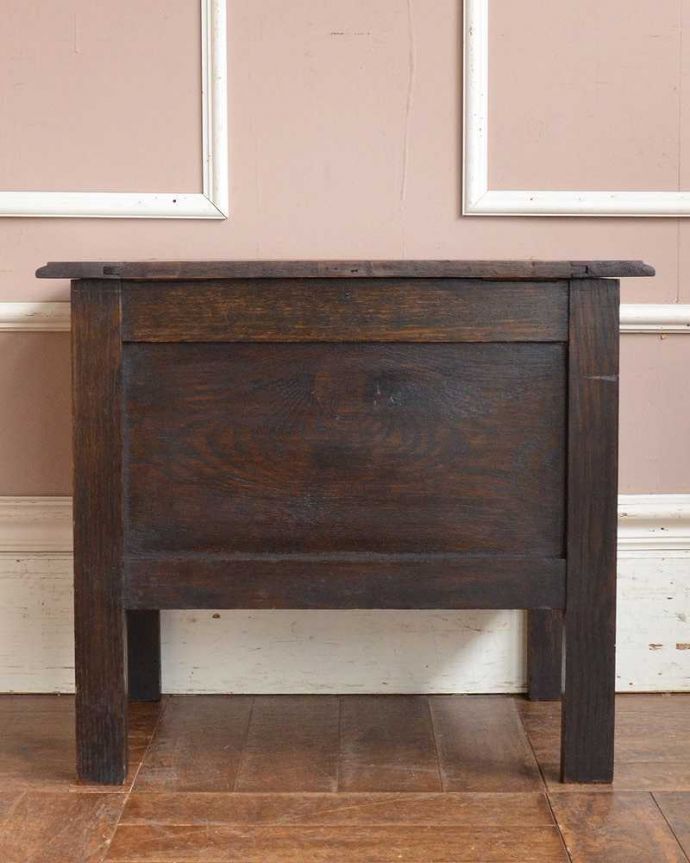 ブランケットボックス・収納ボックス　アンティーク家具　アンティークの英国家具、サイドテーブルにもなるコンパクトサイズのコファー。後ろ姿も見て下さい。(j-2188-f)