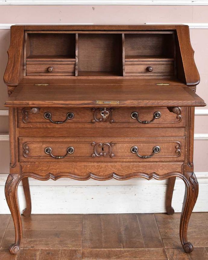 ビューロー　アンティーク家具　南フランスのアンティーク家具、優雅なフォルムのフレンチビューロー（デスク）。お片付け上手になっちゃう仕切り細々としたものがキレイに収納できるように細かく仕切られているので、いろんなものをスッキリ片付けられます。(j-2189-f)