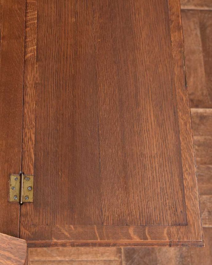 ビューロー　アンティーク家具　南フランスのアンティーク家具、優雅なフォルムのフレンチビューロー（デスク）。デスク部分を近くで見てみるとこんな感じでキレイにお直ししてあります。(j-2189-f)