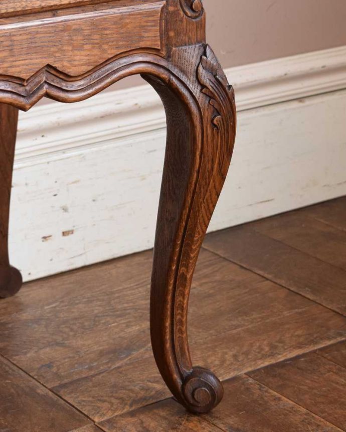 ビューロー　アンティーク家具　南フランスのアンティーク家具、優雅なフォルムのフレンチビューロー（デスク）。女性１人でラクラ運べちゃうんですHandleのアンティークは、脚の裏にフェルトキーパーをお付けしています。(j-2189-f)