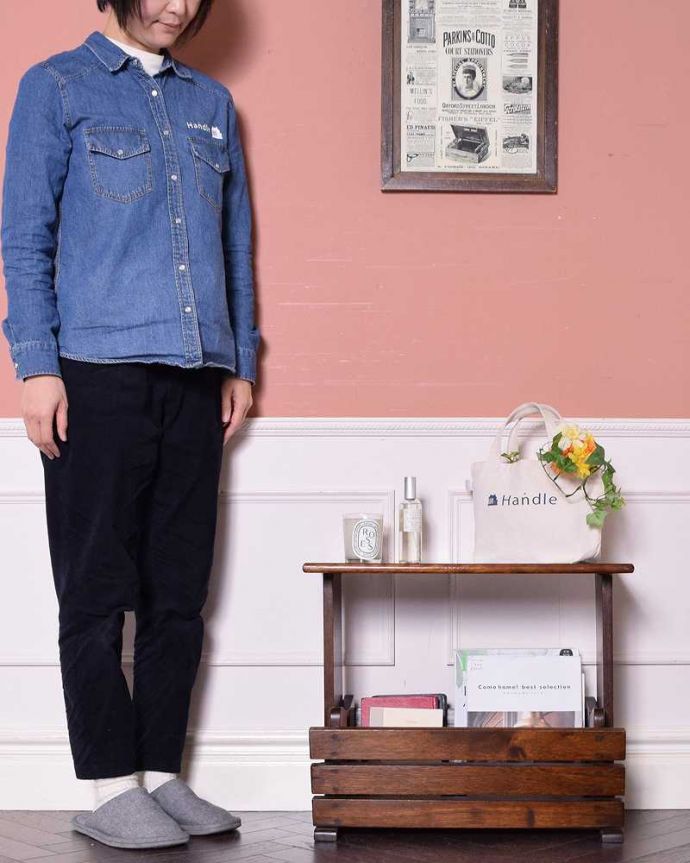 マガジンラック　アンティーク家具　フランスの小さなアンティーク家具、新聞を入れる木製のマガジンラック。使いやすさNo.1！便利なアンティークどこのお家でも使っているマガジンラックも、アンティークだったらデザインが素敵だから、なんだかオシャレに使えます。(j-2196-f)