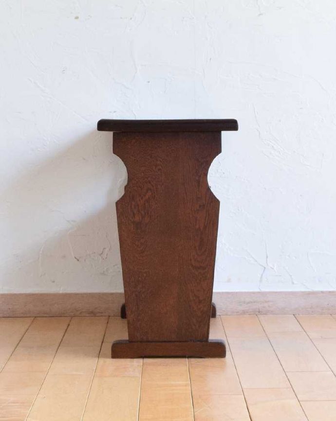 マガジンラック　アンティーク家具　和室にも合うフランス輸入の小さな家具、おしゃれなアンティークマガジンラック。横から見ると･･･360度、どの角度から見てもキレイに仕上がっています。(j-2197-f)