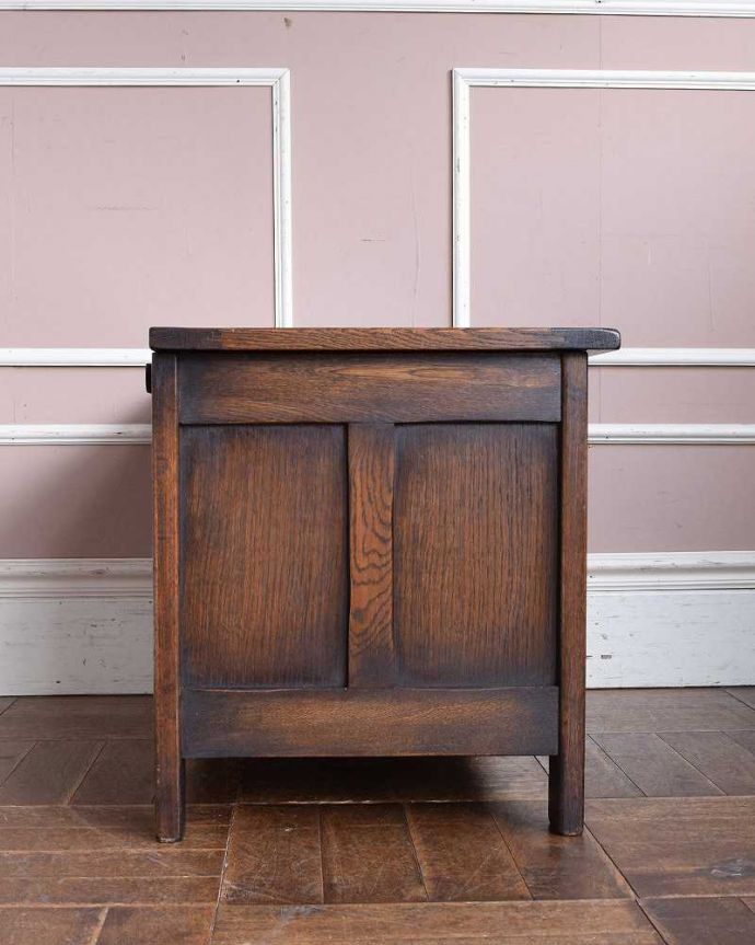 ブランケットボックス・収納ボックス　アンティーク家具　贅沢に彫りがたっぷり刻まれた、英国アンティークの木製コファ。横から見てもキレイですもちろん、横顔だってキレイ！どこから見ても絵になります。(j-2199-f)