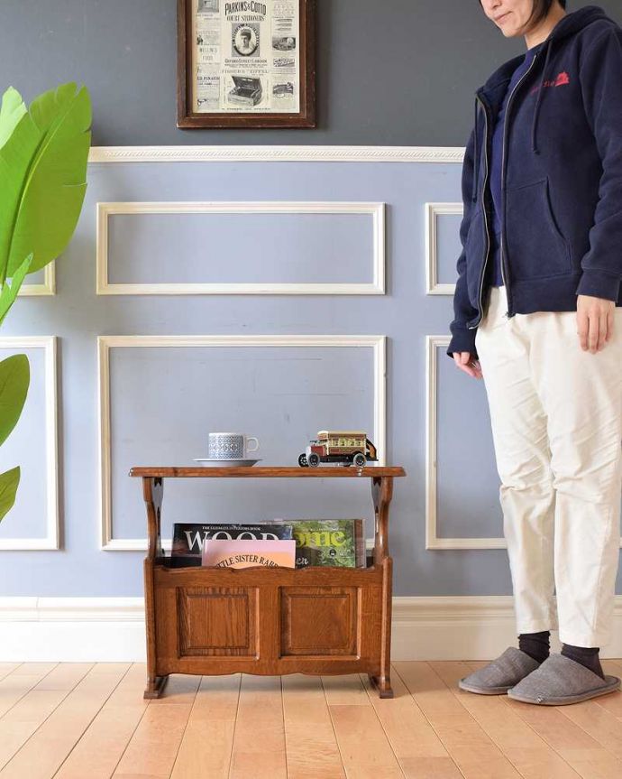 マガジンラック　アンティーク家具　フランスから届いた小さなアンティーク家具、和室にも合うマガジンラック。使いやすさNo.1！便利なアンティークどこのお家でも使っているマガジンラックも、アンティークだったらデザインが素敵だから、なんだかオシャレに使えます。(j-2202-f)