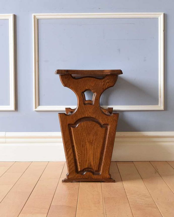 マガジンラック　アンティーク家具　フランスから届いた小さなアンティーク家具、和室にも合うマガジンラック。横から見ると･･･360度、どの角度から見てもキレイに仕上がっています。(j-2202-f)