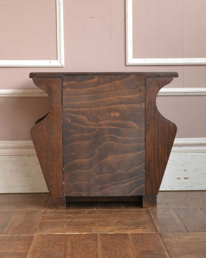 めずらしい家具　アンティーク家具　フランス輸入のお洒落なアンティーク家具、引き出し付きのワインラック（６本用）。後ろ姿も見て下さい。(j-2204-f)