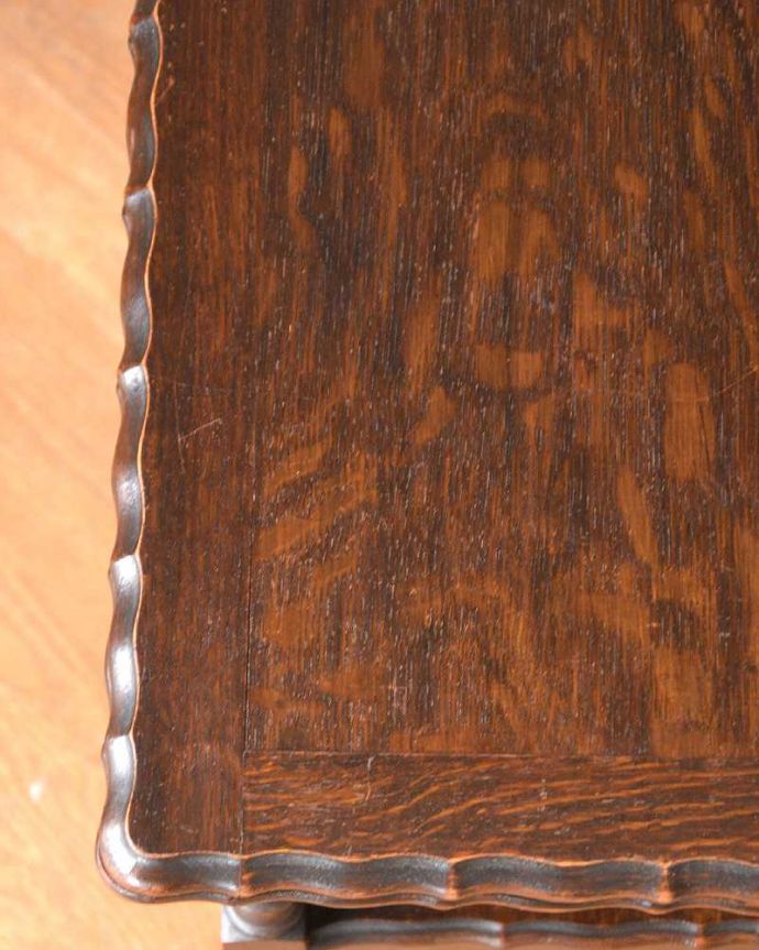 アンティークのテーブル　アンティーク家具　２ＷＡＹで楽しめるアンティーク家具、色んな使い方ができるゲームテーブル。修復には自信がありますHandleでは専門の職人が修復する際、古い塗装を剥離してキレイにお直ししています。(j-2205-f)