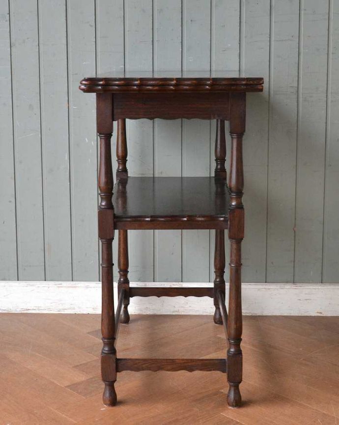 アンティークのテーブル　アンティーク家具　２ＷＡＹで楽しめるアンティーク家具、色んな使い方ができるゲームテーブル。横から見てもステキサイドはすっきり。(j-2205-f)