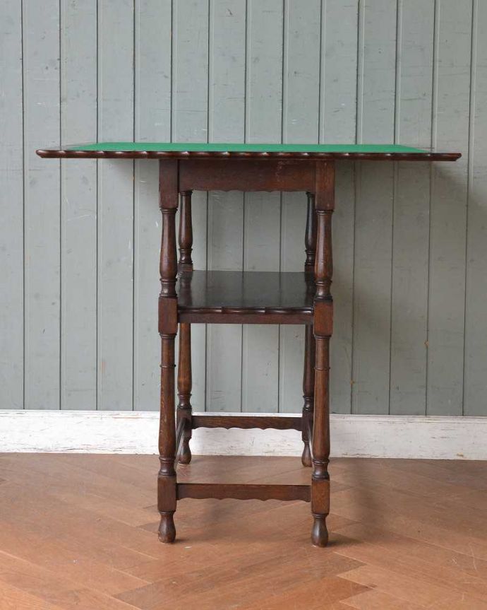 アンティークのテーブル　アンティーク家具　２ＷＡＹで楽しめるアンティーク家具、色んな使い方ができるゲームテーブル。もちろん常に開いた状態でもお使いいただけます。(j-2205-f)