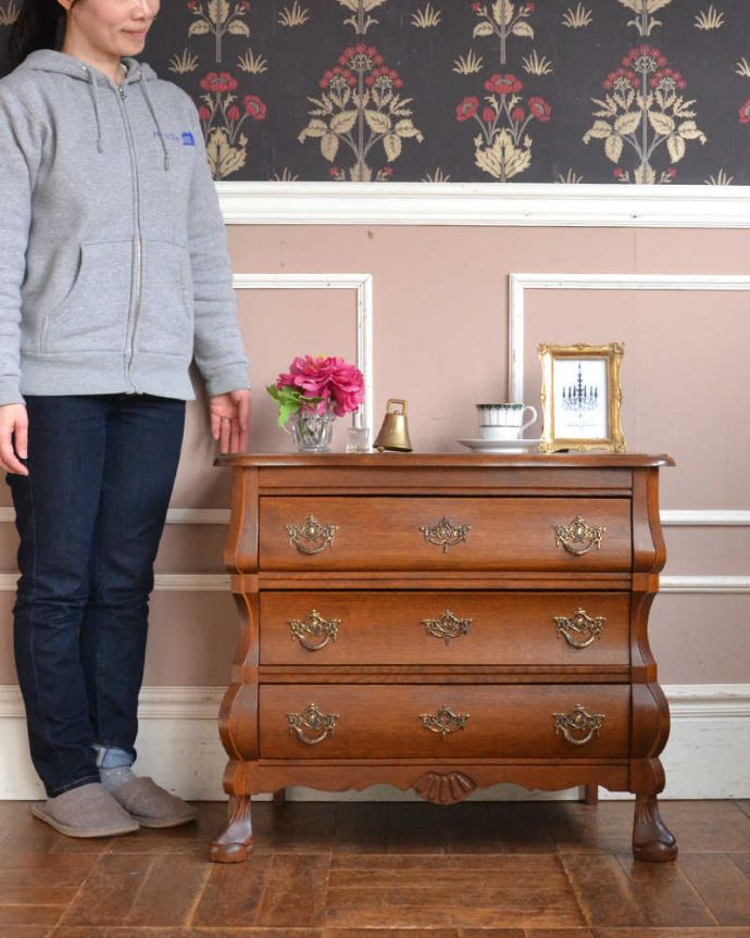 アンティークのチェスト　アンティーク家具　南フランススタイルのアンティーク家具、大活躍してくれる小ぶりな３段チェスト（コモード）。美しい曲線美がフランスらしいんです。(j-2212-f)