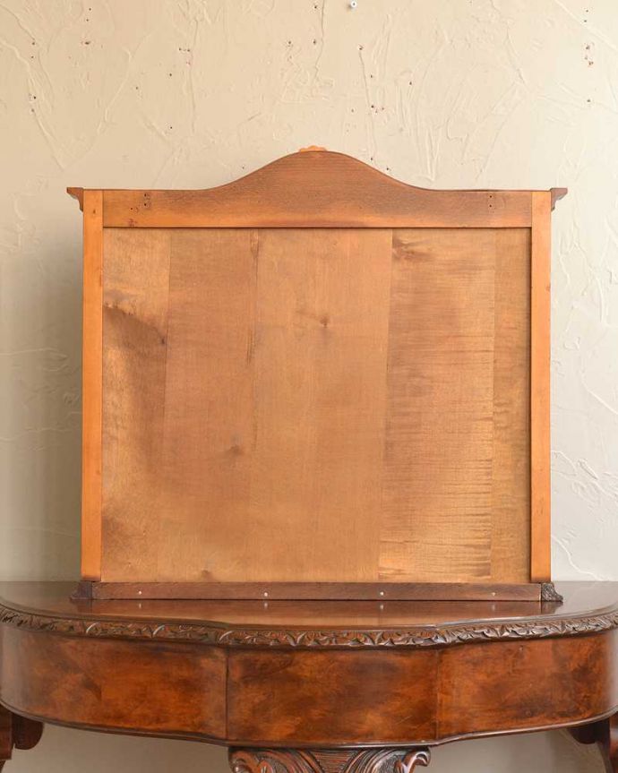 ウォールキャビネット　アンティーク家具　小さなガラス扉の鍵付きミニキャビネット、フランスから到着したアンティーク家具。後ろ姿も見て下さい。(j-2220-f)