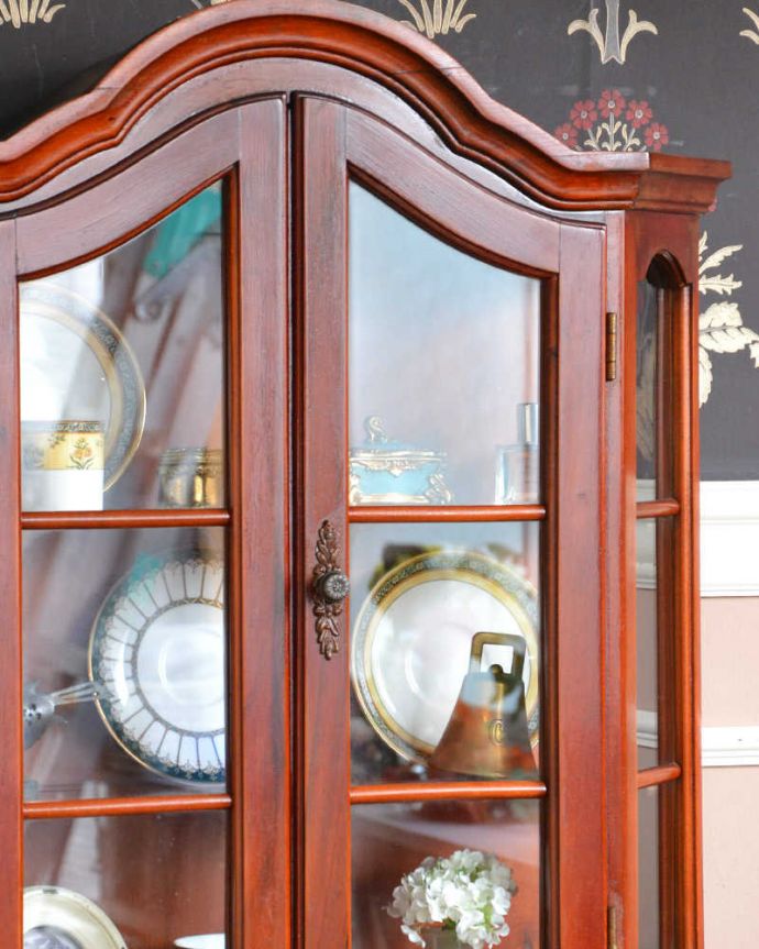 ウォールキャビネット　アンティーク家具　壁に掛ける小さなアンティーク家具、フランスのウォールキャビネット。小さくてもフランスらしさたっぷり壁につけることもできるので実用的に使えちゃう！フランスらしく壁からお部屋の中をオシャレに彩ってくれます。(j-2221-f)