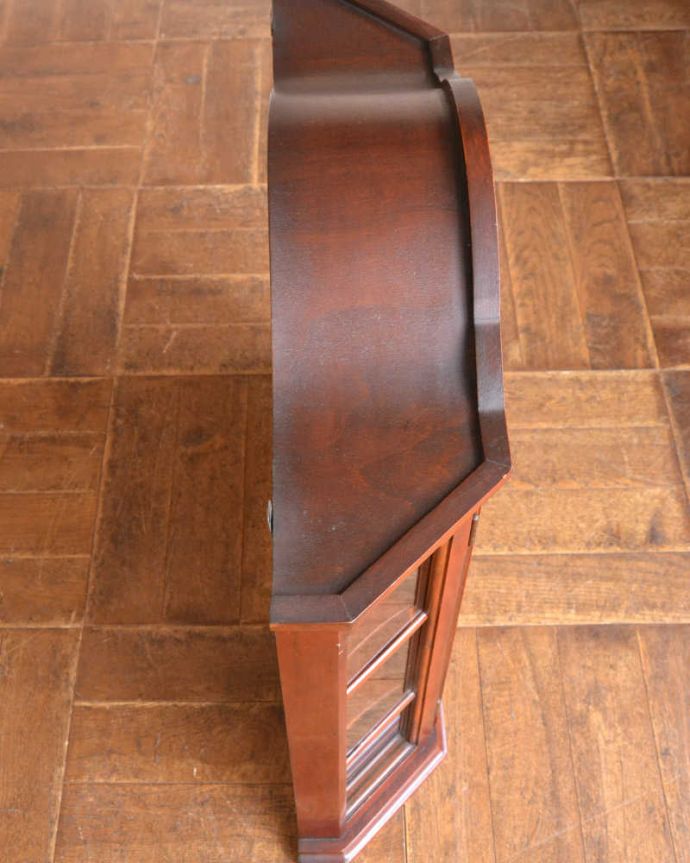 ウォールキャビネット　アンティーク家具　壁に掛ける小さなアンティーク家具、フランスのウォールキャビネット。上から見ると･･･キャビネットの形はこんな感じです。(j-2221-f)