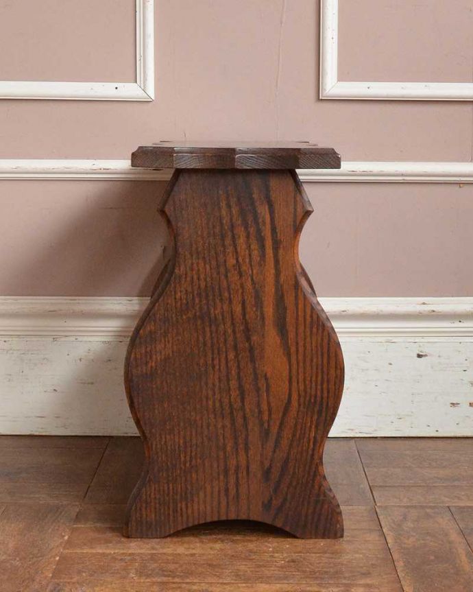 マガジンラック　アンティーク家具　フランス輸入の小さな家具、和室にも合う天板付きのアンティークマガジンラック。横から見ると･･･360度、どの角度から見てもキレイに仕上がっています。(j-2222-f)