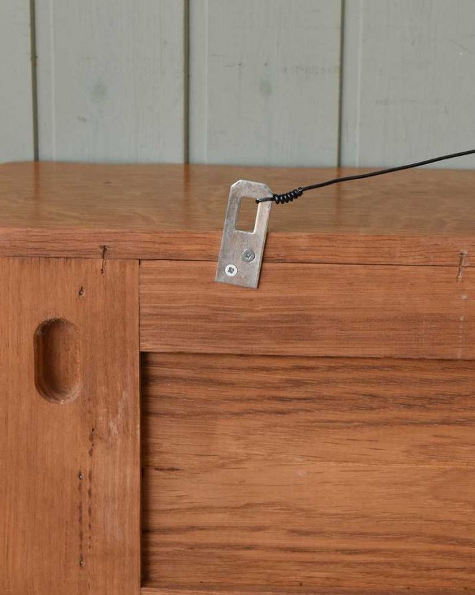 ウォールシェルフ・ウォールハンガー　アンティーク家具　フランスアンティークの壁付け家具、フックが５つ付いた美しいウォールハンガー（壁付けシェルフ）。カンタンに取り付け出来ます。(j-2224-f)