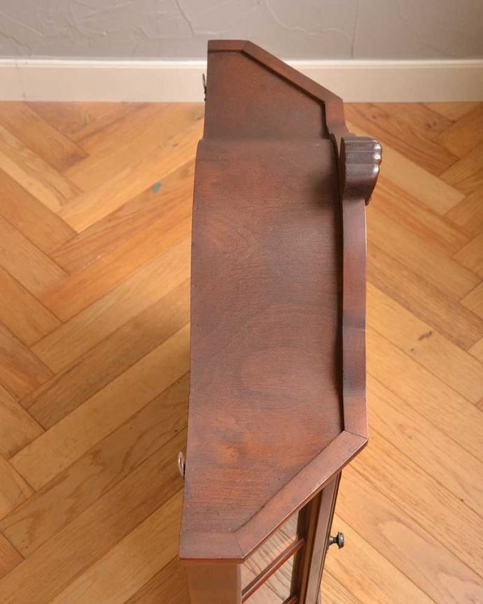 ウォールキャビネット　アンティーク家具　ビーチ材のアンティーク壁付け家具、フランスからのガラス扉のウォールキャビネット 。上から見ると･･･キャビネットの形はこんな感じです。(j-2225-f)