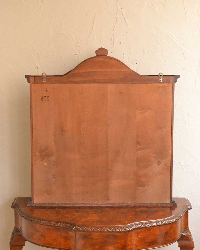 ウォールキャビネット　アンティーク家具　ビーチ材のアンティーク壁付け家具、フランスからのガラス扉のウォールキャビネット 。後ろ姿も見て下さい。(j-2225-f)