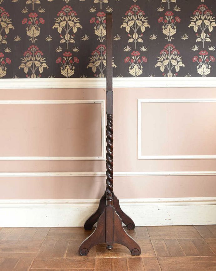 アンティーク ミラー(鏡) アンティーク雑貨 オーバル型が女性らしく美しいシュバルミラー、お部屋で実用的に使えるアンティーク家具(姿見)。横から見てもステキもちろん、横から見てもキレイに仕上がっているので、いろんな場所に置いて使って下さい。(j-2228-f)