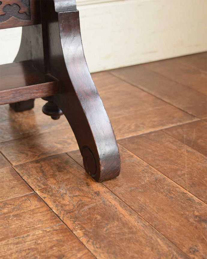 アンティーク ミラー(鏡) アンティーク雑貨 オーバル型が女性らしく美しいシュバルミラー、お部屋で実用的に使えるアンティーク家具(姿見)。持ち上げなくても大丈夫!Handleのアンティークは、脚の裏にフェルトキーパーをお付けしています。(j-2228-f)