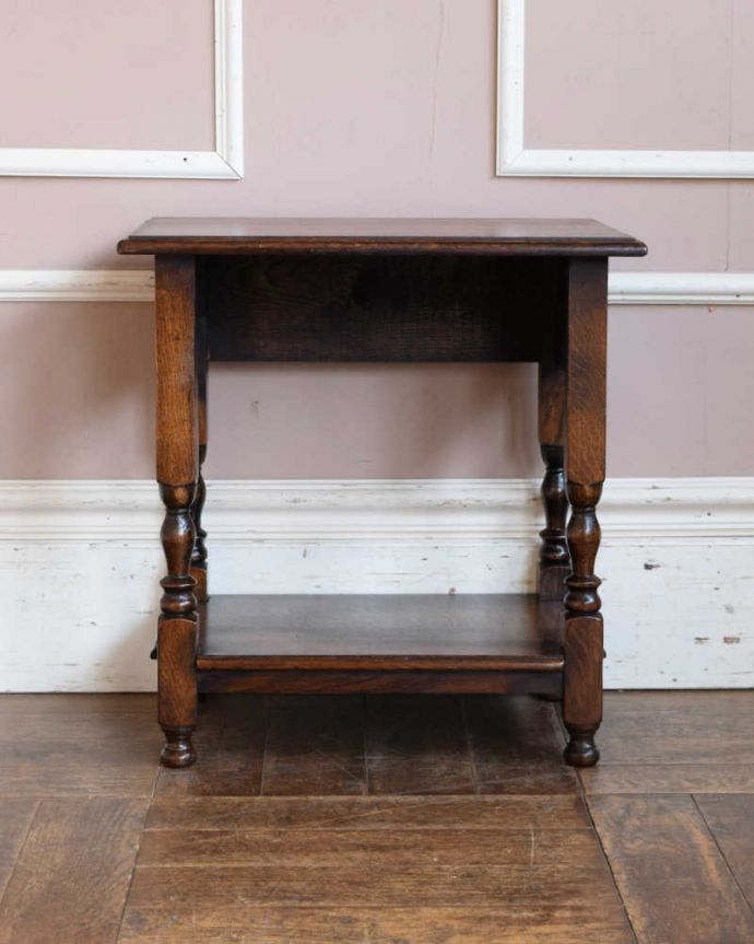 アンティークのキャビネット　アンティーク家具　棚もついたサイドテーブル、便利なアンティークフランス家具 。見えない所もこだわっていますアンティーク家具専門店らしく長く使って頂けるよう、しっかり修復しています。(j-2234-f)